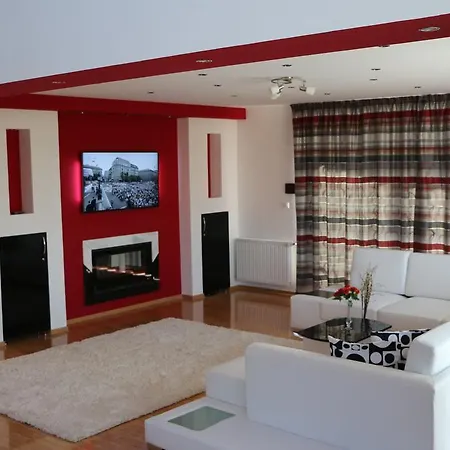 Sanderson Apartment *